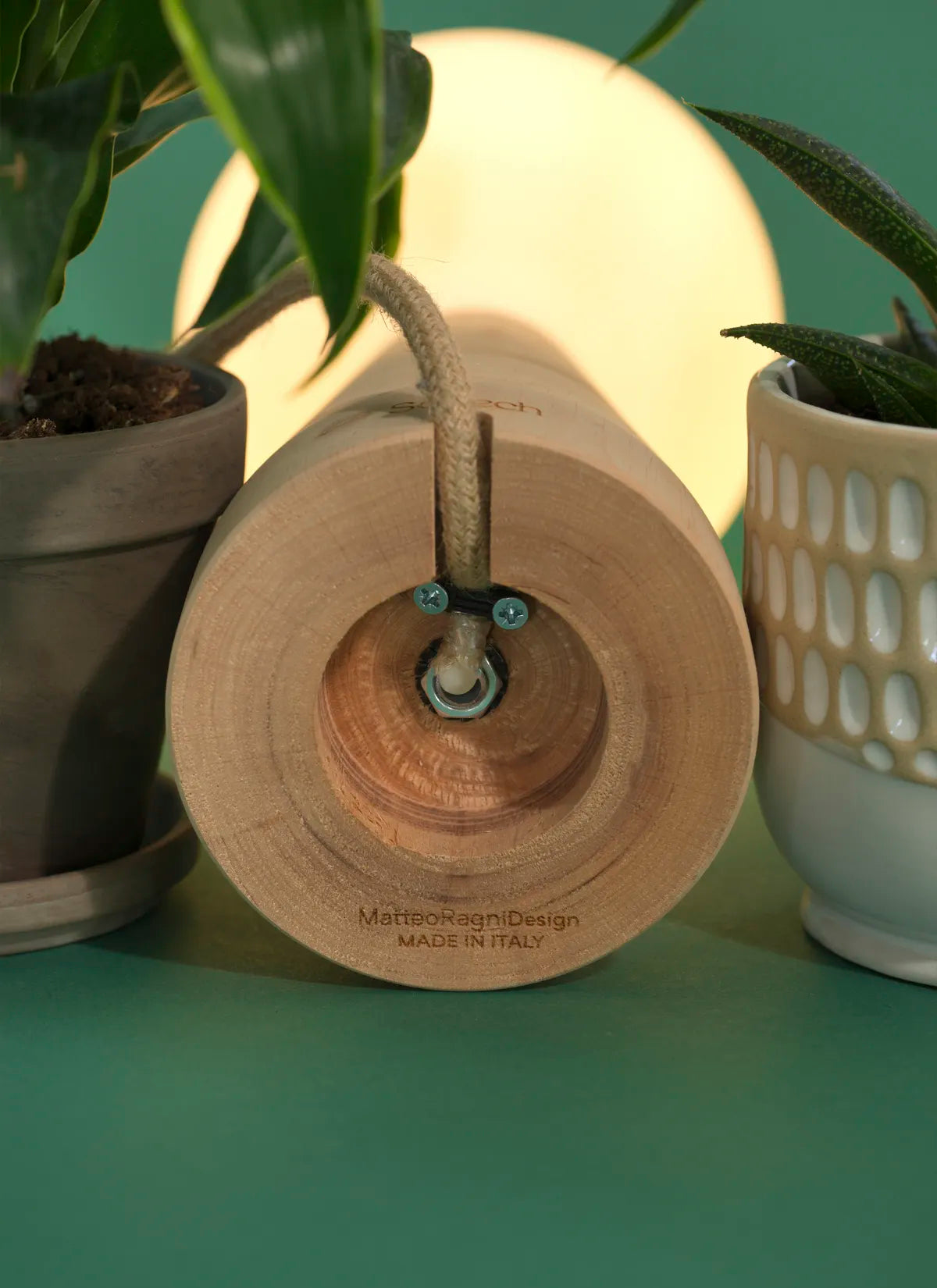 Base of Soltech Aura with "MatteoRagniDesign MADE IN ITALY" on a green background