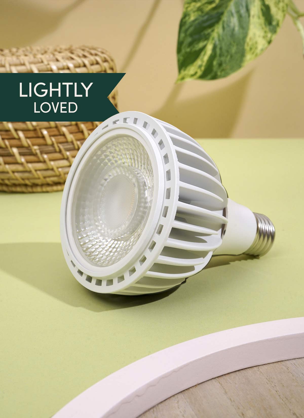 Lampe de culture à LED Vita ™ remise à neuf - Légèrement aimée