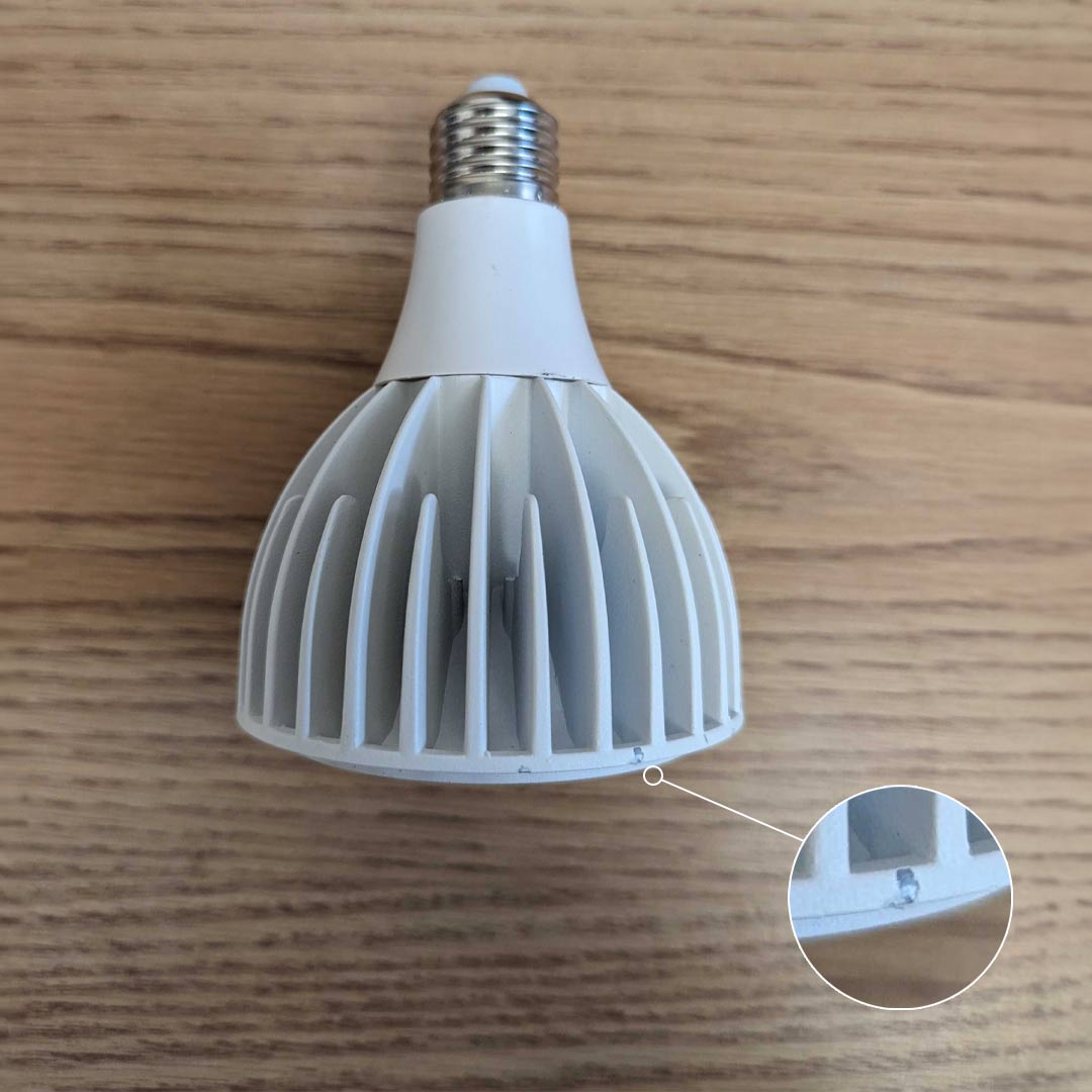 Lampe de culture à LED Vita ™ remise à neuf - Légèrement aimée